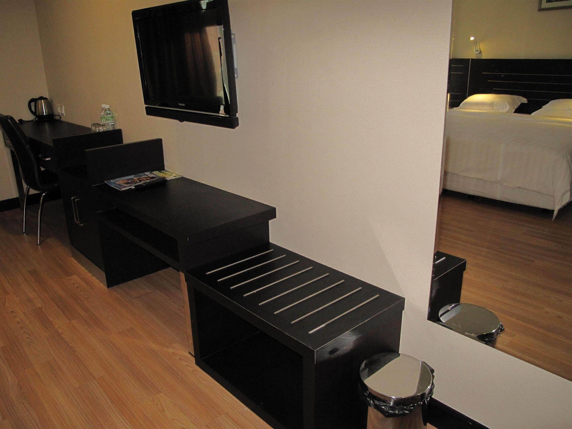 Labuk Hotel Sandakan Exterior photo