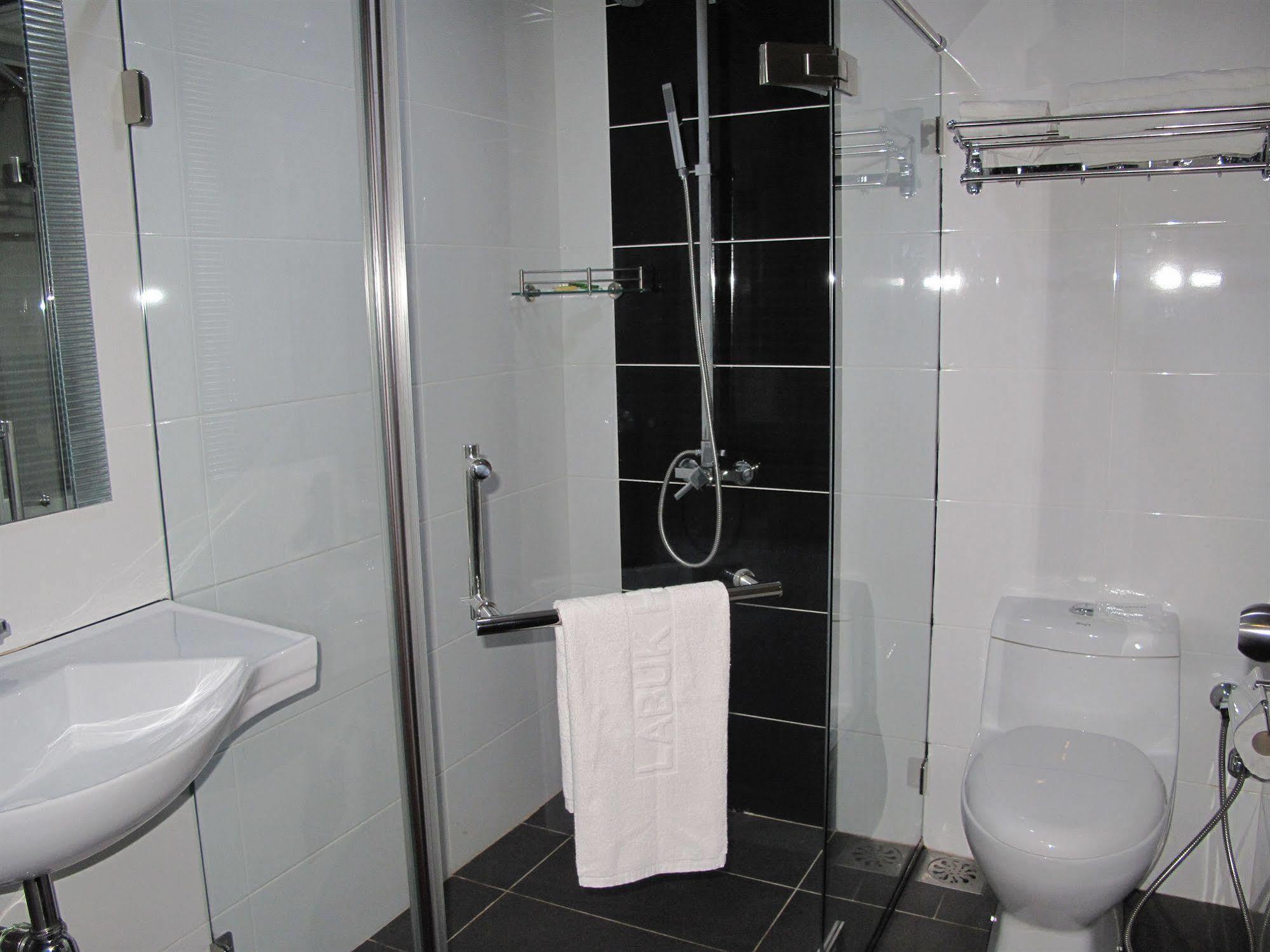 Labuk Hotel Sandakan Exterior photo