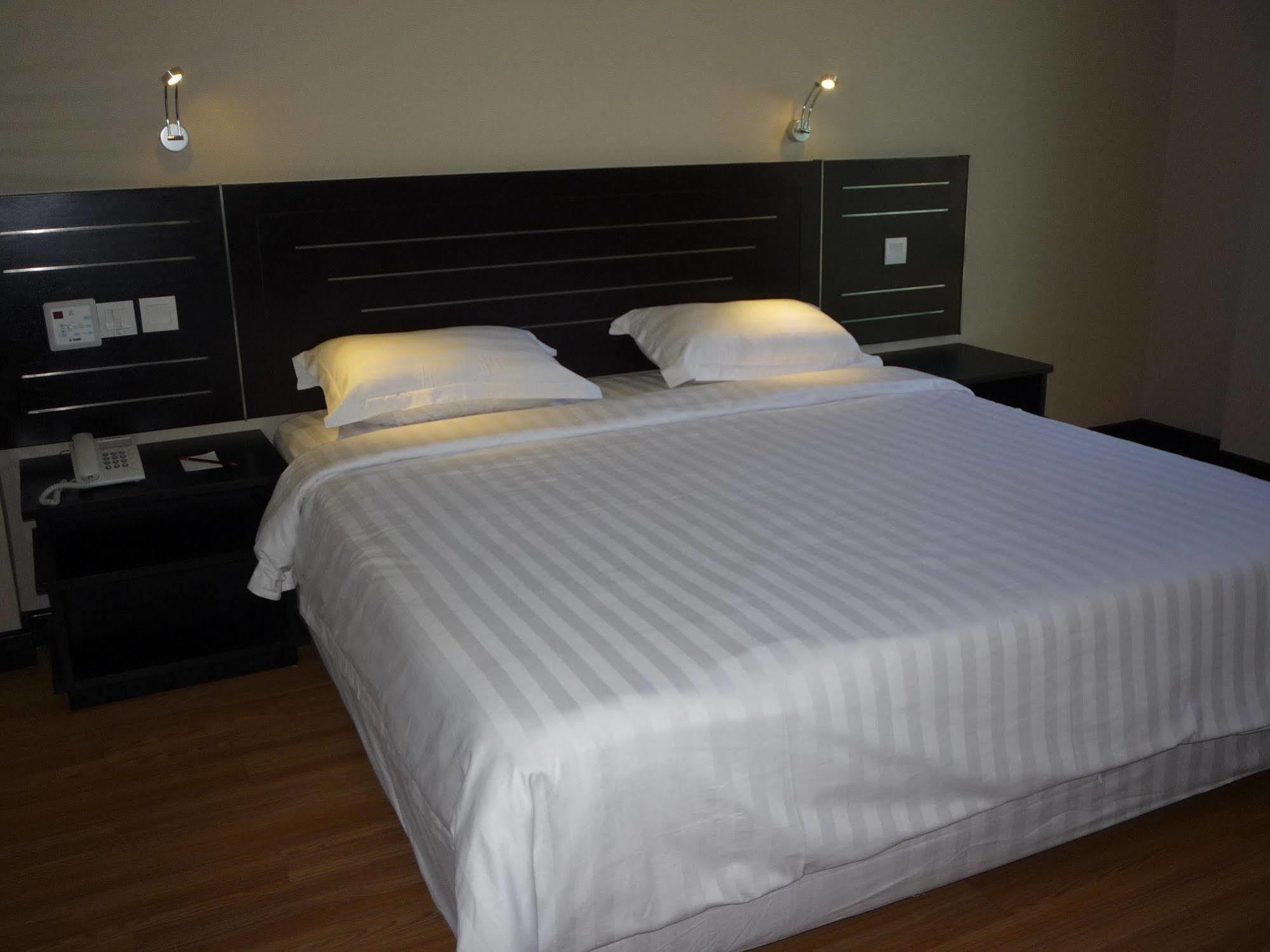 Labuk Hotel Sandakan Exterior photo