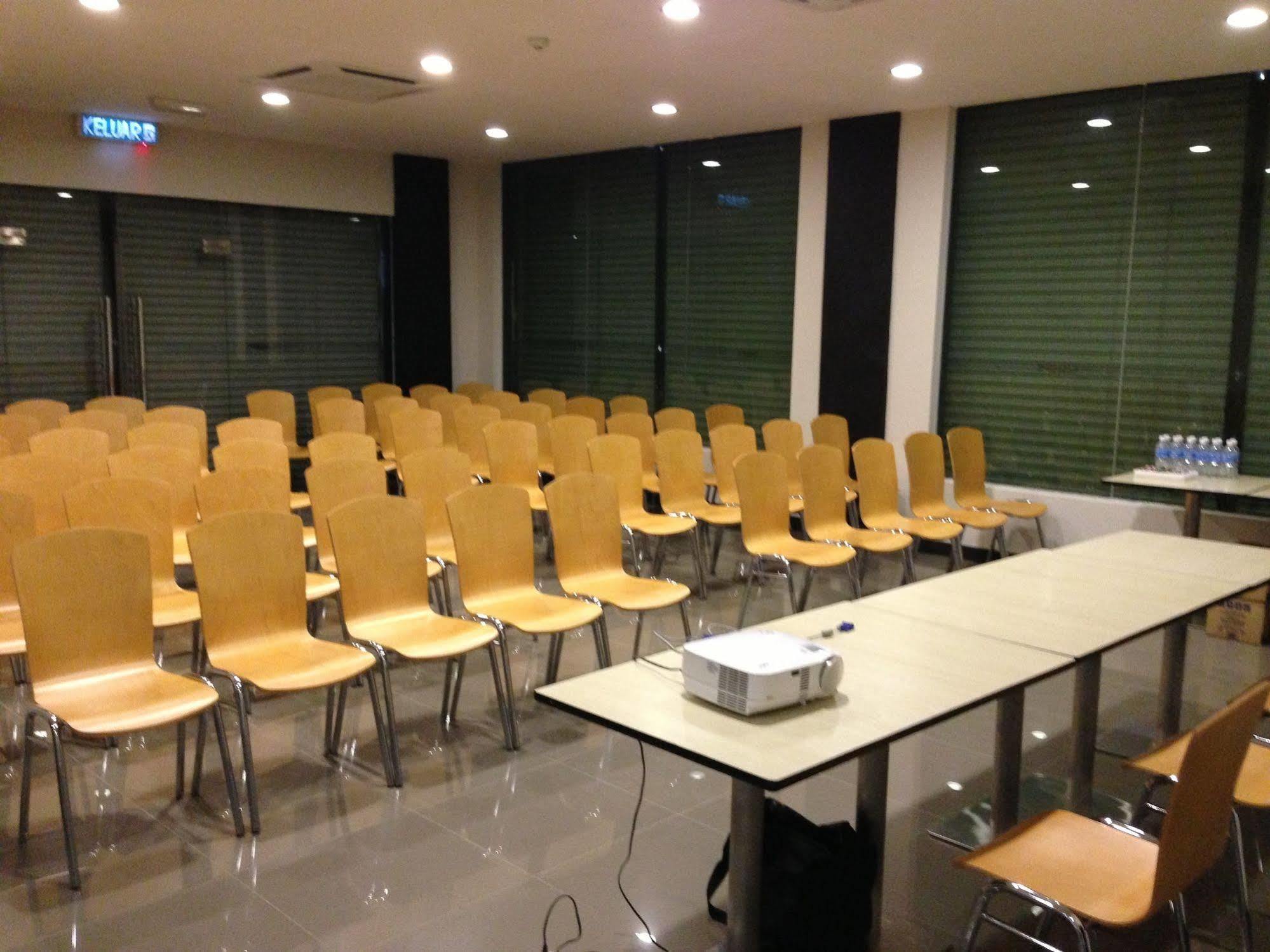 Labuk Hotel Sandakan Exterior photo
